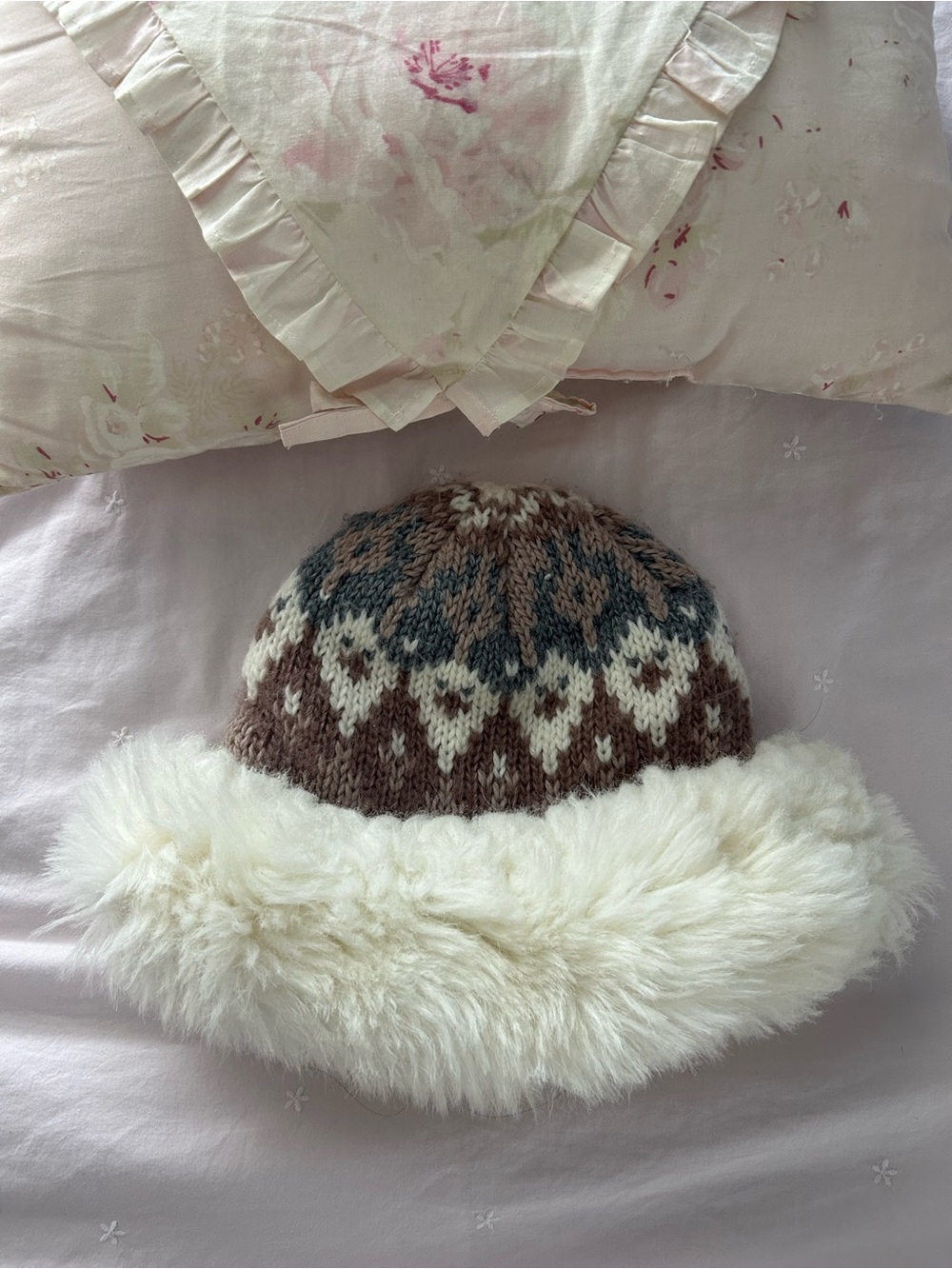 Cozy Knitted Faux-Fur Trim Beanie - Cream, Brown & Gray